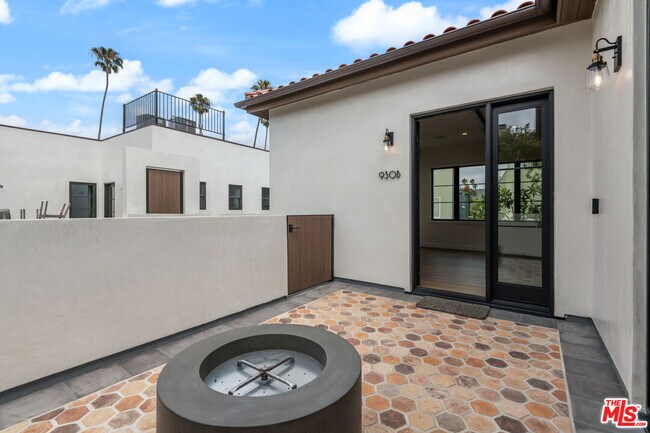 Building Photo - 930 Lincoln Blvd