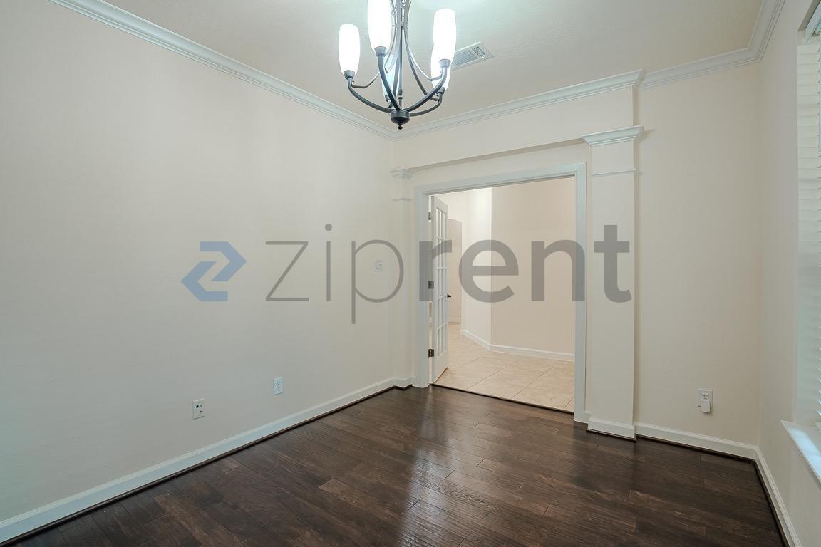 Building Photo - Unit