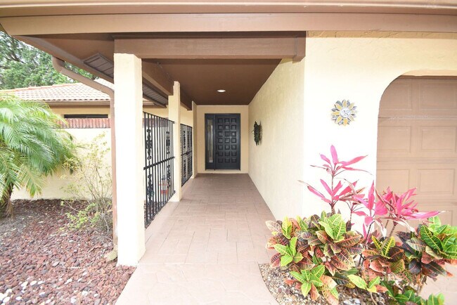 Building Photo - 3 Cherokee Ct W