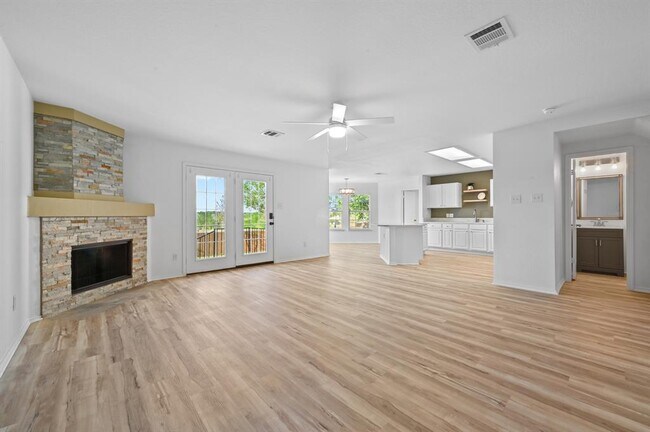 Building Photo - 2412 Regal Park Ln
