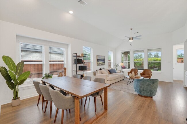 Building Photo - 8145 Overland Grv
