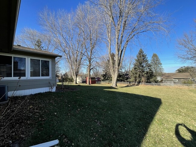 Building Photo - 1608 Mitchell Dr