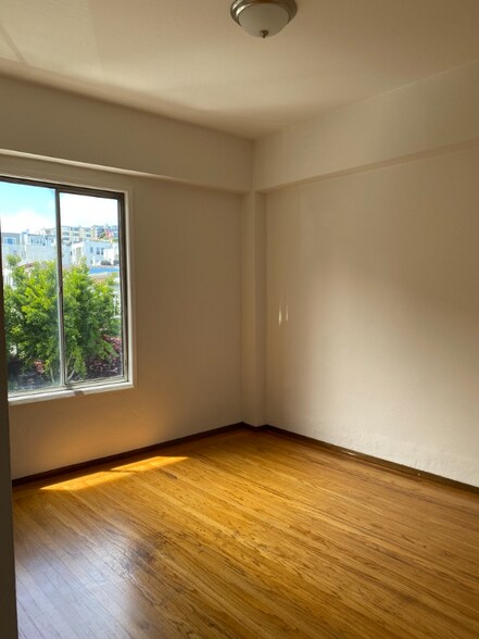 Building Photo - 1208 Powell St