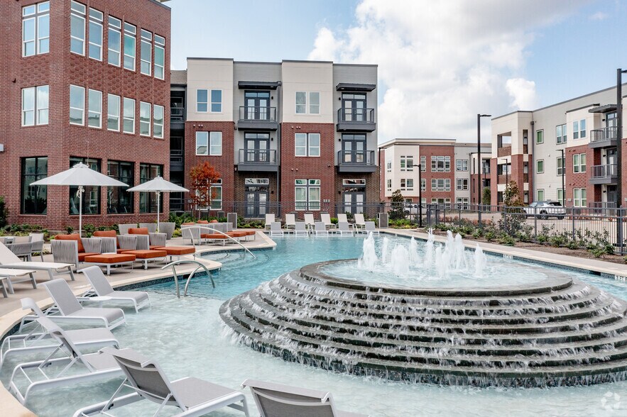 Primary Photo - Encore Rise