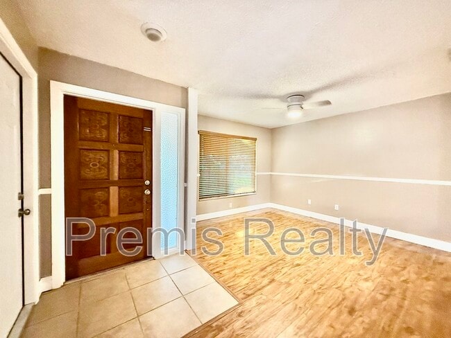 Building Photo - 2381 Timbercrest Cir W