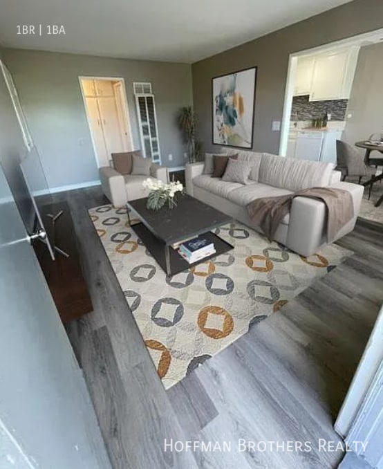 Building Photo - 301 Avocado St