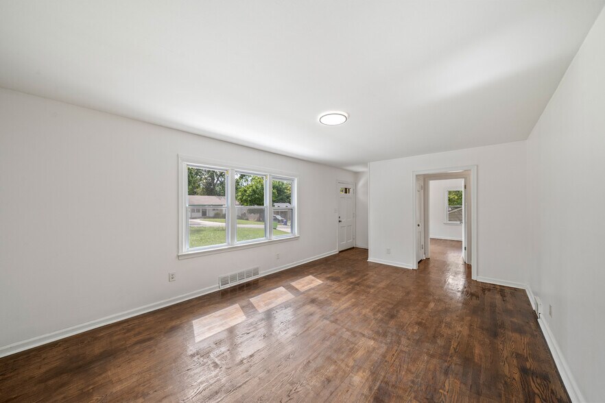 Building Photo - 6308 W 81st St