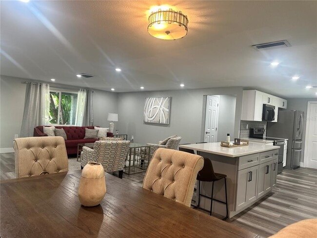 Building Photo - 12922 Post Rd