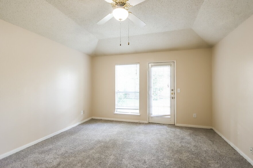 Building Photo - 7131 Maple Walk Dr