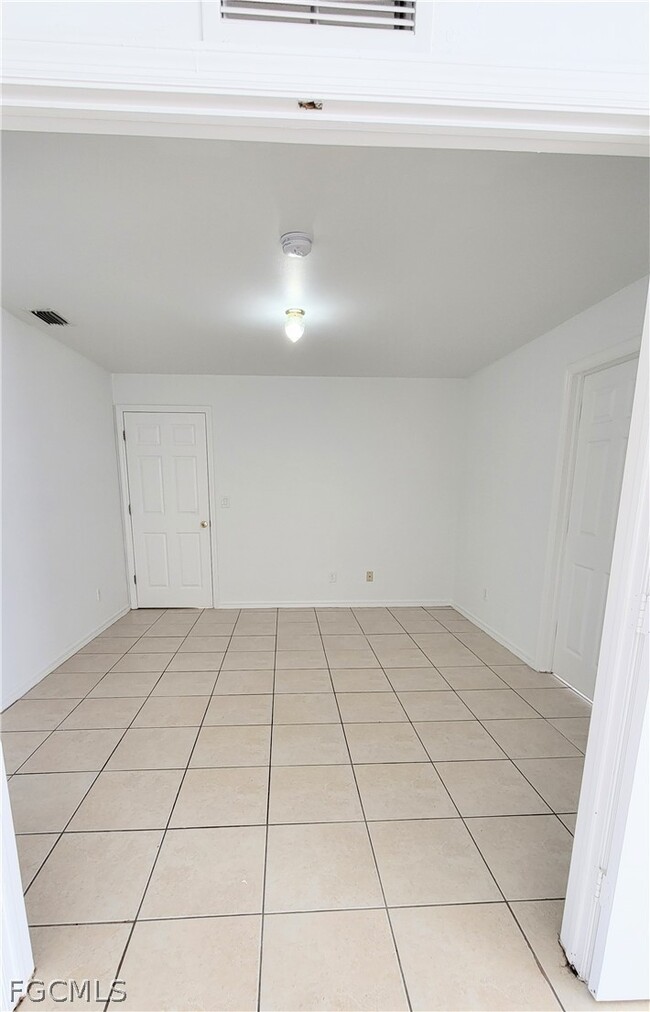 Building Photo - 718 Altair Ave