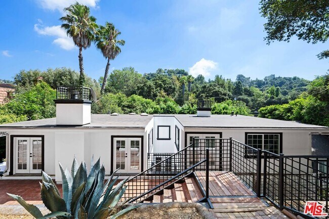Building Photo - 2563 Hutton Dr