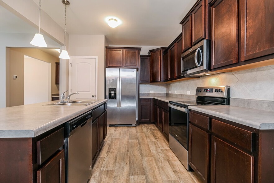 Building Photo - 559 Green Willow Cir