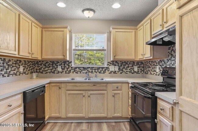 Building Photo - 3924 Victoria Landing Dr S