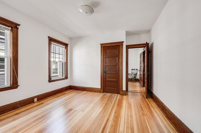 Building Photo - 36 Granville Rd