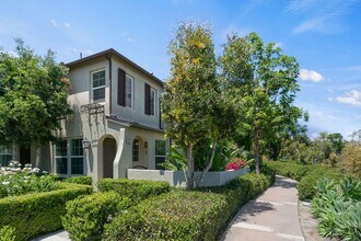 Building Photo - Amazing Ladera Ranch Townhome with Upgrades and a View!