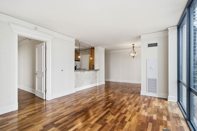 Building Photo - 201 N Westshore Dr