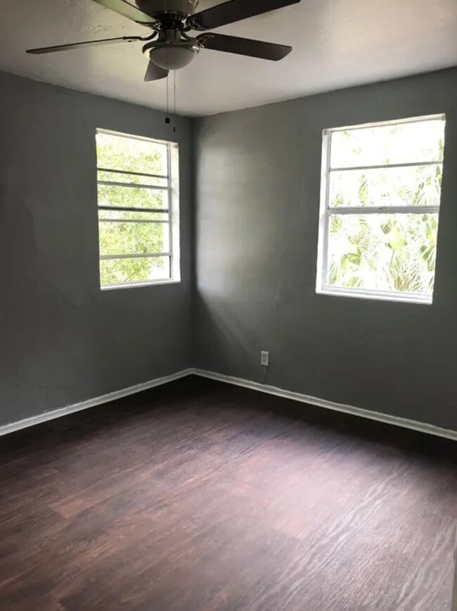 Building Photo - 1559 Van Buren St