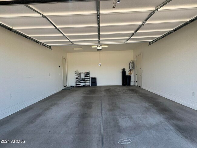 Building Photo - 3453 E Aloe Dr