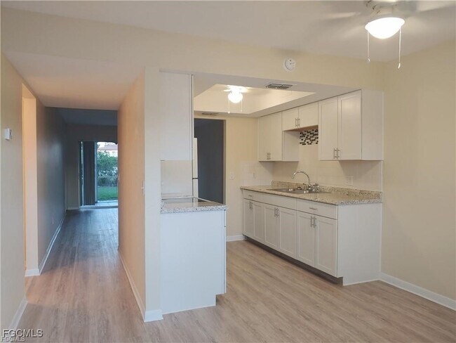 Building Photo - 4705 SE 4th Pl