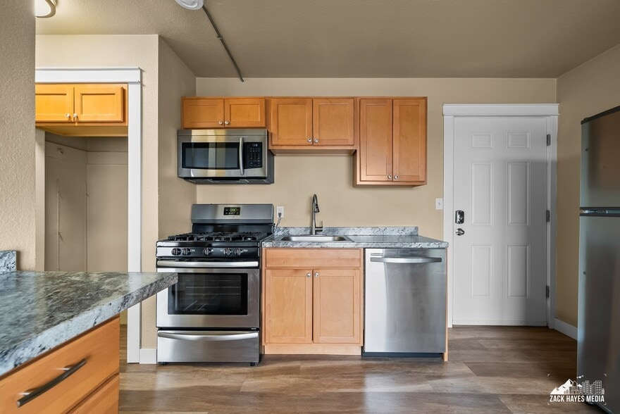 Building Photo - 618 Gambell St