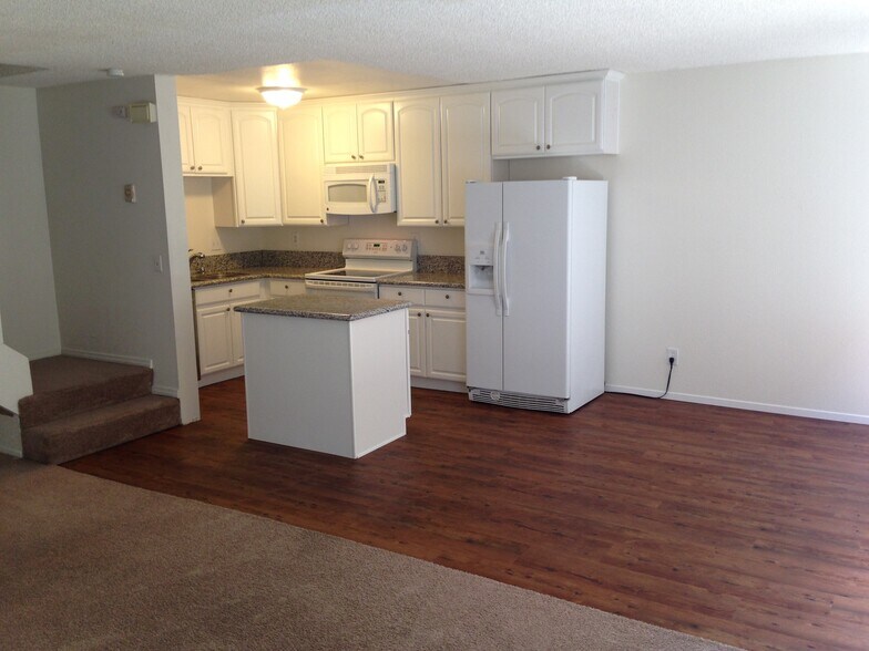 Dining area off kitchen - 10460 Caminito Sulmona