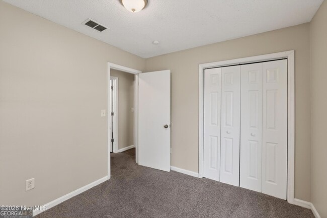 Building Photo - 3016 Mistletoe Ave