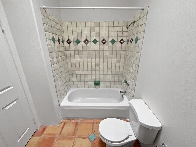 Building Photo - 54670 Avenida Alvarado