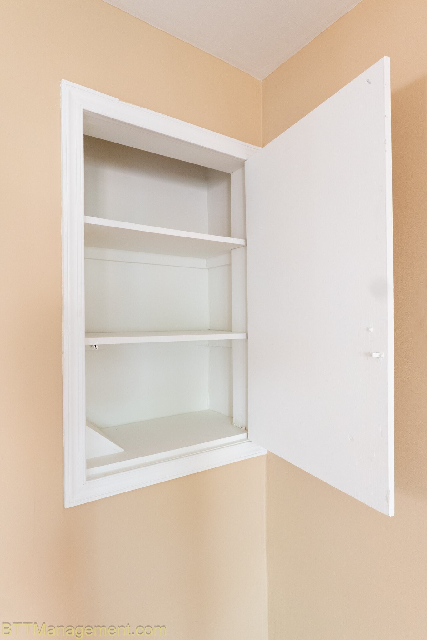 Building Photo - 908 Hudson Ave