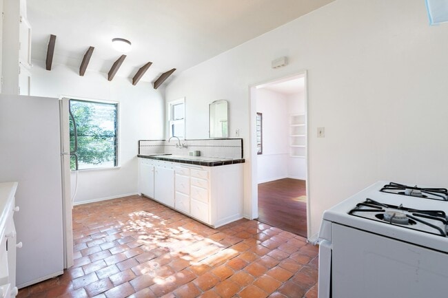 Building Photo - 1846 Holmby Ave