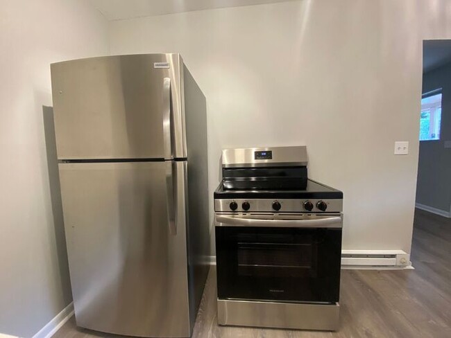 Building Photo - FULLY REMODELED West End Condo! Convenient...