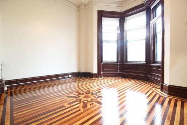 Building Photo - Charming One-Bedroom in Prime Rittenhouse Location