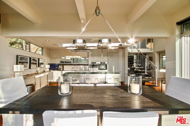 Building Photo - 9416 Beverlycrest Dr