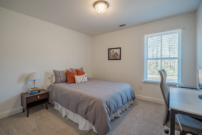 Building Photo - 63 Buckingham Dr