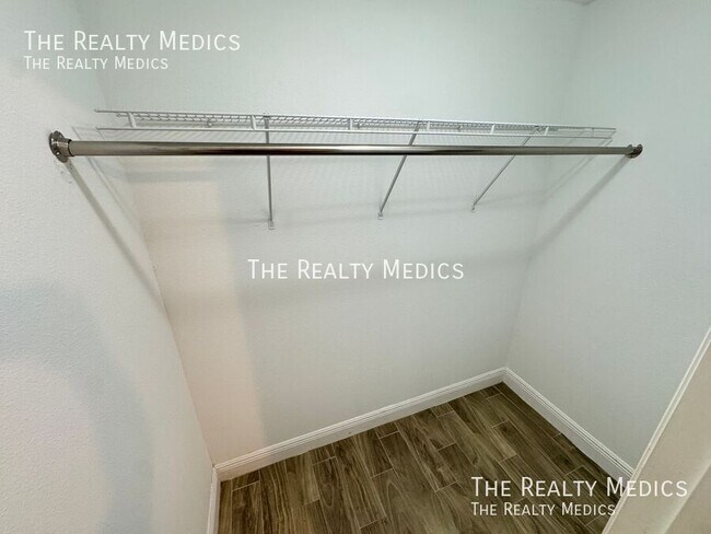 Building Photo - 708 Bon Air St