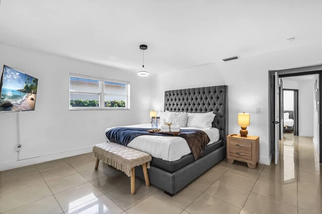 Building Photo - 18735 NE 18th Ave