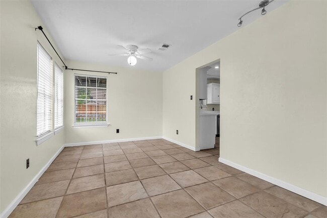 Building Photo - 15830 Pipers View Dr