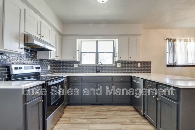 Building Photo - 612 NW 139th St