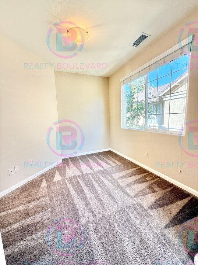 Building Photo - Beautiful townhome in South Meadows!  3-be...