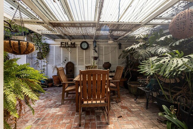 Building Photo - Warm & Welcoming Home Near Melrose with Room to Live, Work & Create