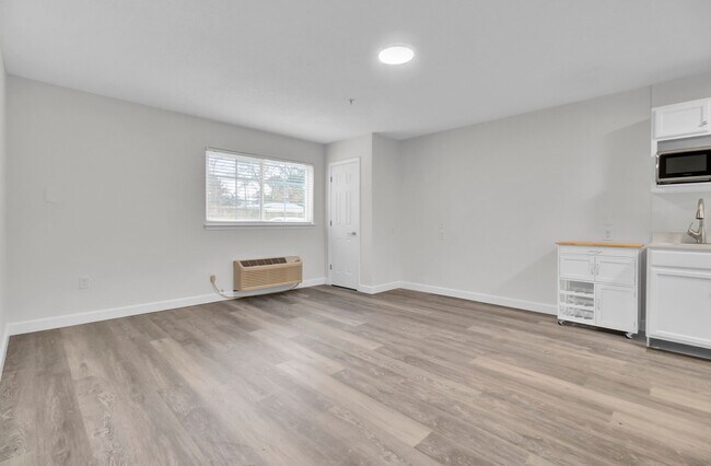 Building Photo - FIRST MONTH FREE- STUDIO APT- Available 1/1/2026