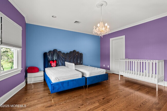 Building Photo - 558 Cedar Ave