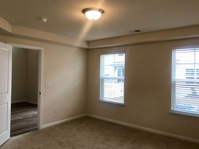 Building Photo - BEAUTIFUL! 4 Bedrooms/3.5 baths in Wild Wing. Spacious & Tons of space!