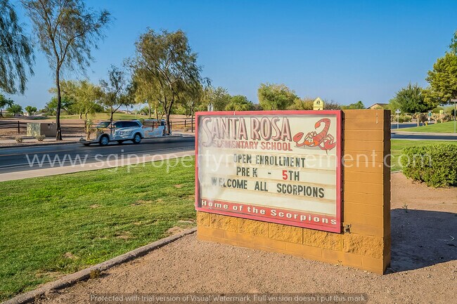 Building Photo - Beautiful split floorplan in a great neigh...