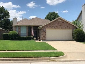 Building Photo - 2118 Stoneridge Dr