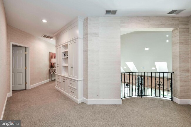 Building Photo - 777 3rd St