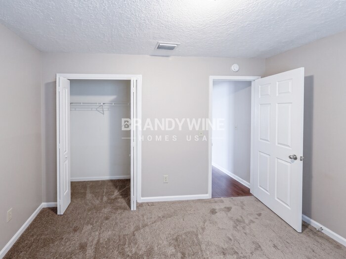 Building Photo - 3363 Hampstead Dr