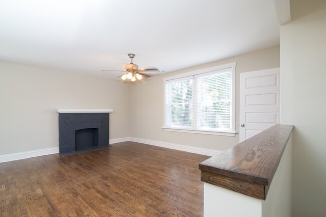 Building Photo - 3116 Lackland Ave