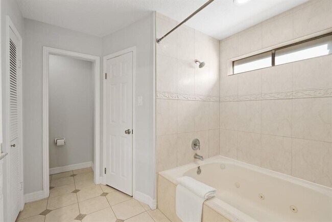 Building Photo - 9203 Godstone Ln