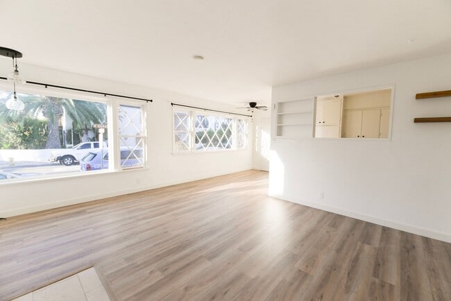 Building Photo - 810 Buena Vista
