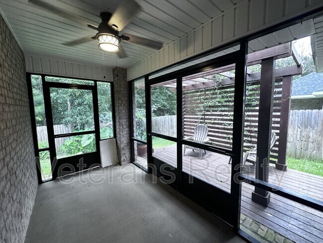 Building Photo - 14073 Fox Hill Dr